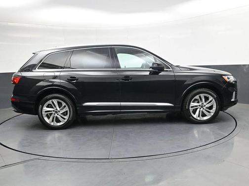 Mythos Black Metallic 2023 Audi Q7 55 Premium Plus