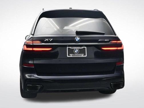 Carbon Black Metallic 2027 BMW X7 xDrive40i