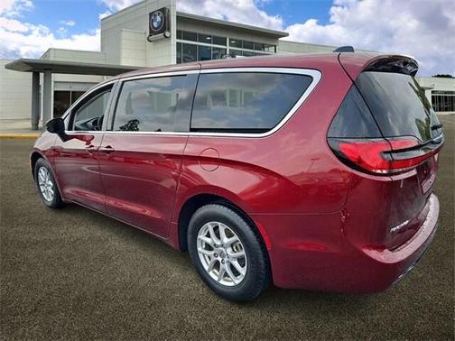 2023 Chrysler Pacifica Touring-L