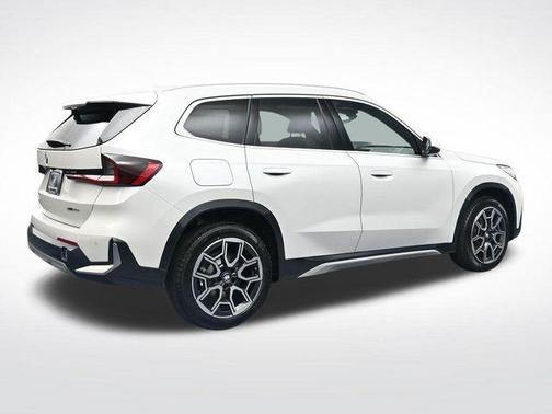 Mineral White Metallic 2026 BMW X1 xDrive28i