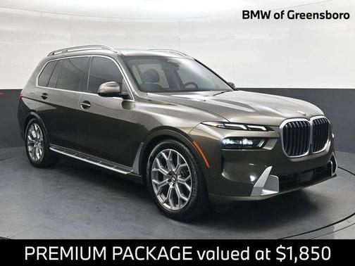 Manhattan Green Metallic 2025 BMW X7 xDrive40i