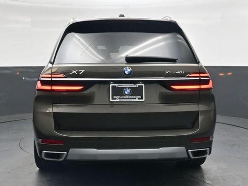 Manhattan Green Metallic 2025 BMW X7 xDrive40i