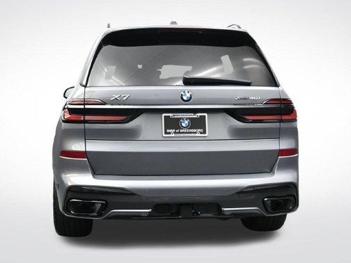 Gray Metallic 2027 BMW X7 xDrive40i
