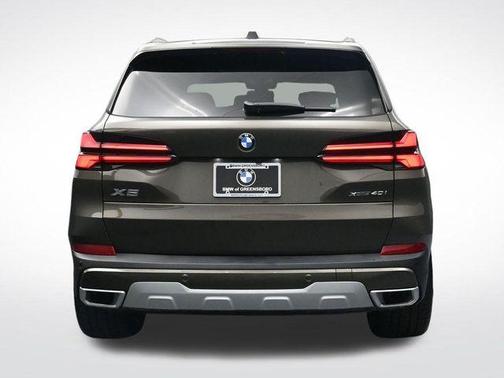 Manhattan Green Metallic 2026 BMW X5 xDrive40i