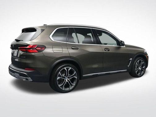 Manhattan Green Metallic 2026 BMW X5 xDrive40i