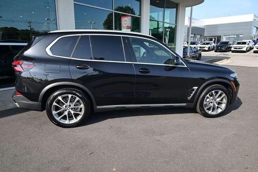 Black Sapphire Metallic 2024 BMW X5 xDrive40i