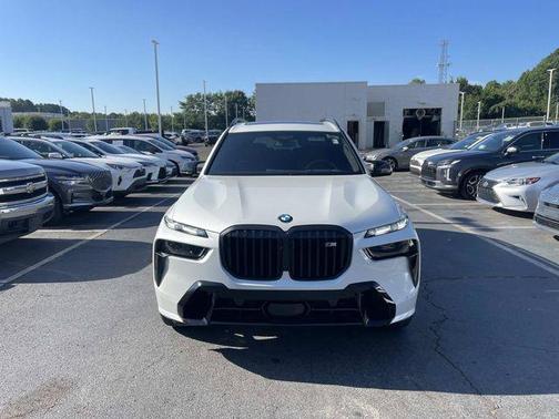 Mineral White Metallic 2025 BMW X7 M60i