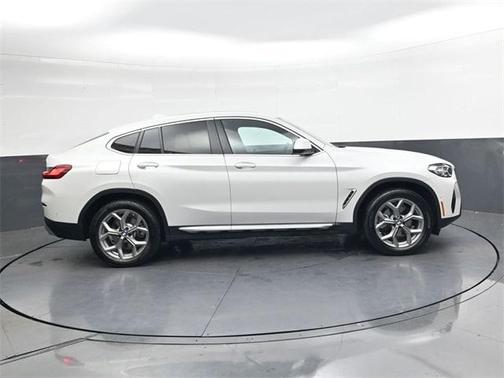 2025 BMW X4 xDrive30i
