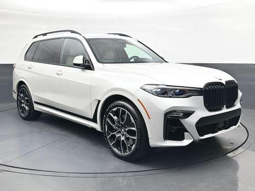 Mineral White Metallic 2021 BMW X7 M50i