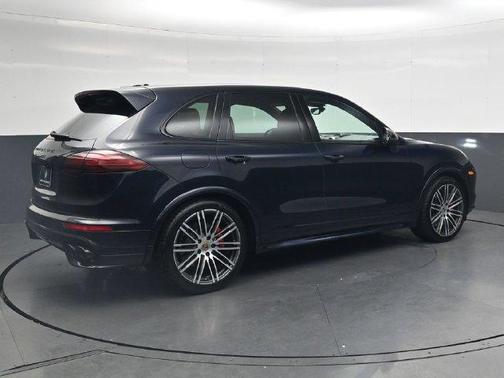 Moonlight Blue Metallic 2016 Porsche Cayenne GTS