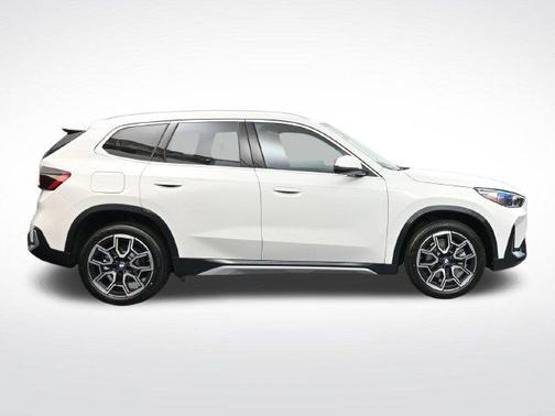 Alpine White 2027 BMW X1 xDrive28i