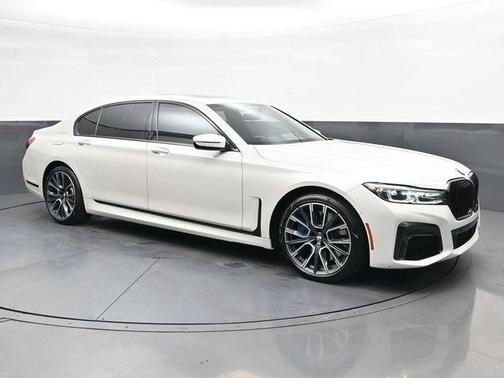 Mineral White Metallic 2022 BMW 750 i xDrive