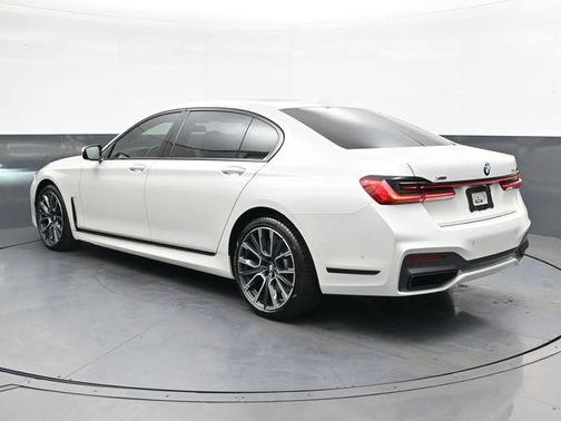Mineral White Metallic 2022 BMW 750 i xDrive