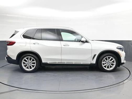 Mineral White Metallic 2019 BMW X5 xDrive40i