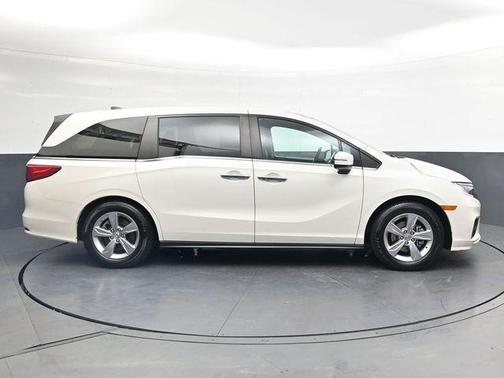 White 2018 Honda Odyssey EX-L