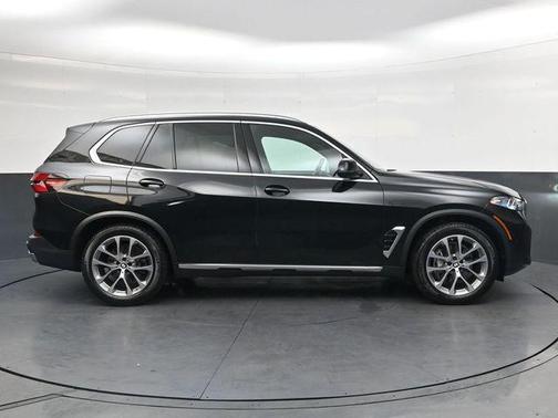 Black Sapphire Metallic 2024 BMW X5 xDrive40i