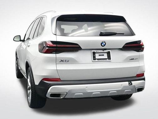 Mineral White Metallic 2026 BMW X5 xDrive40i