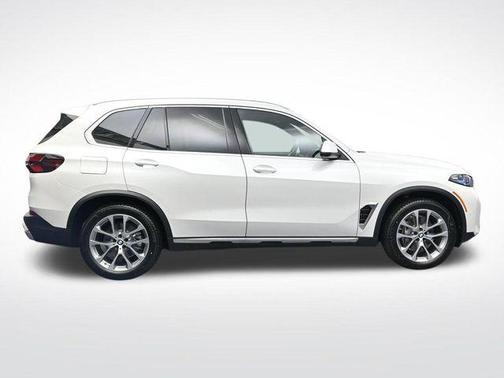Mineral White Metallic 2026 BMW X5 xDrive40i