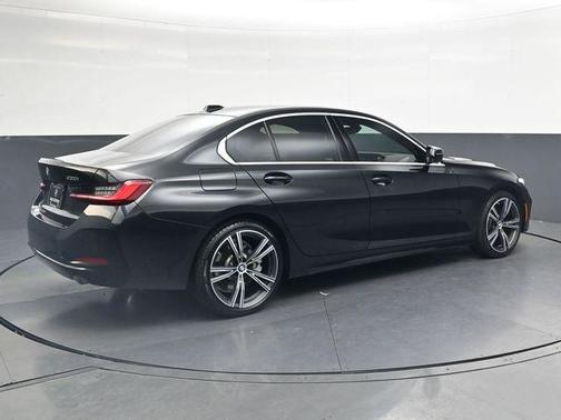 Black Sapphire Metallic 2024 BMW 330 i