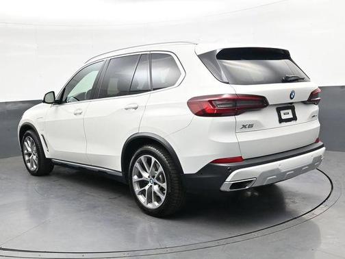 Alpine White 2021 BMW X5 PHEV xDrive45e