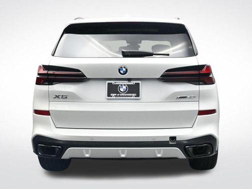 Mineral White Metallic 2026 BMW X5 xDrive40i