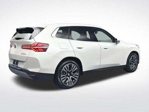 Mineral White Metallic 2026 BMW X3 30 xDrive
