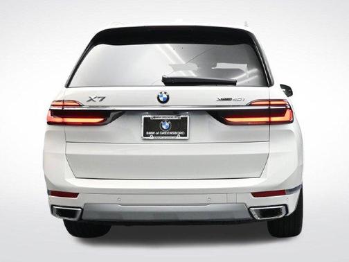 Alpine White 2027 BMW X7 xDrive40i