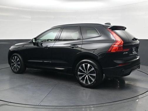 Onyx Black Metallic 2024 Volvo XC60 B5 Plus Dark Theme