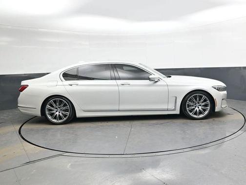 2020 BMW 740 i
