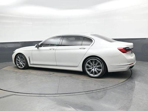2020 BMW 740 i