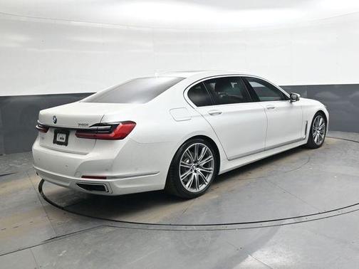 2020 BMW 740 i