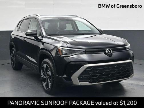 Deep Black Pearl Effect 2025 Volkswagen Taos 1.5T SE