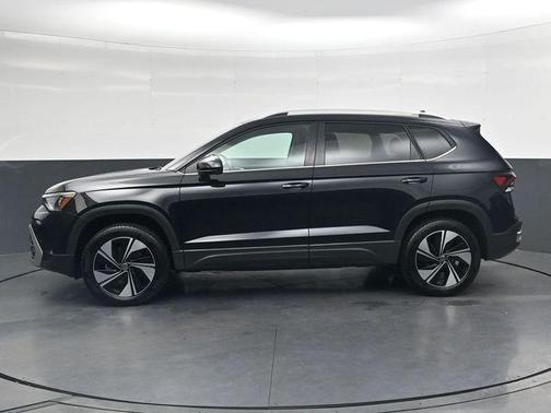 Deep Black Pearl Effect 2025 Volkswagen Taos 1.5T SE