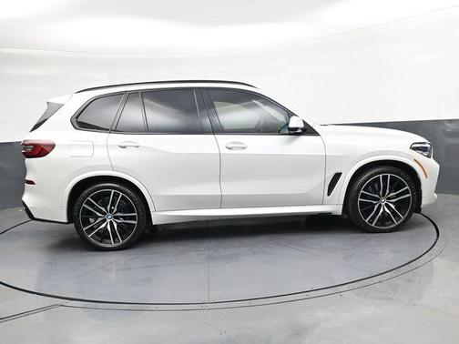 Mineral White Metallic 2021 BMW X5 xDrive40i