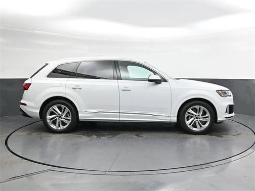 2023 Audi Q7 55 Premium