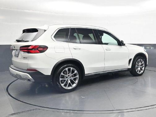 Alpine White 2024 BMW X5 xDrive40i