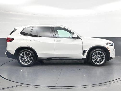 Alpine White 2024 BMW X5 xDrive40i