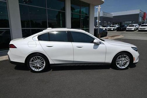 Mineral White Metallic 2025 BMW 530 i