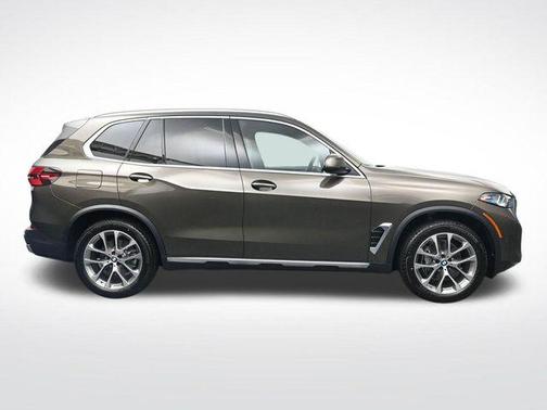 Manhattan Green Metallic 2026 BMW X5 xDrive40i