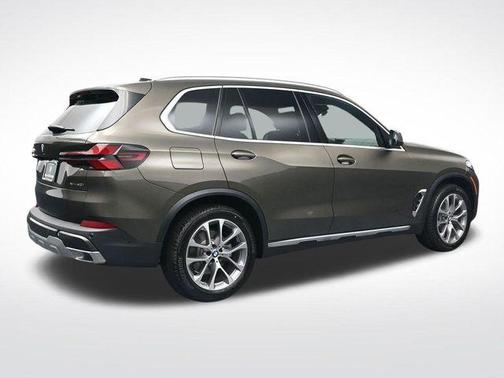 Manhattan Green Metallic 2026 BMW X5 xDrive40i
