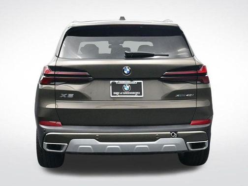 Manhattan Green Metallic 2026 BMW X5 xDrive40i