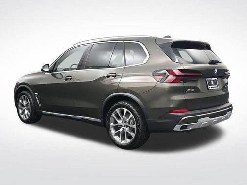 Manhattan Green Metallic 2026 BMW X5 xDrive40i