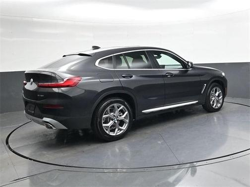 2025 BMW X4 xDrive30i