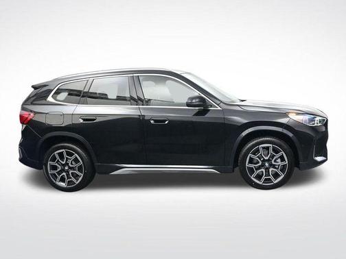 Black Sapphire Metallic 2026 BMW X1 xDrive28i