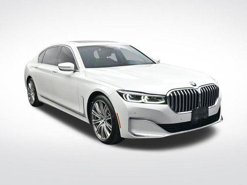 2022 BMW 740 i