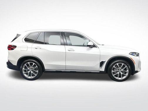 Mineral White Metallic 2026 BMW X5 xDrive40i