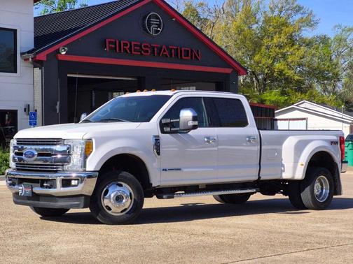 White Platinum Metallic Tri-Coat 2017 Ford F-350 Platinum Truck
