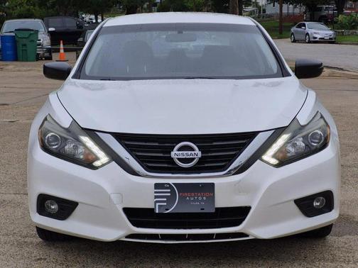 Pearl White 2016 Nissan Altima 2.5 SR