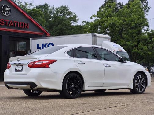 Pearl White 2016 Nissan Altima 2.5 SR