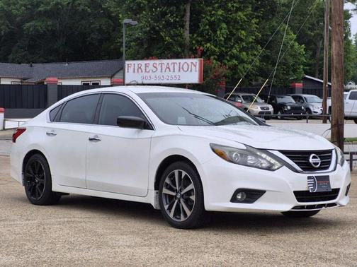 Pearl White 2016 Nissan Altima 2.5 SR